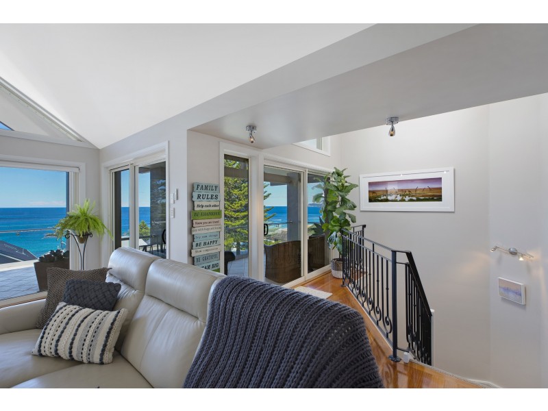 9 South Scenic Road, Forresters Beach NSW 2260