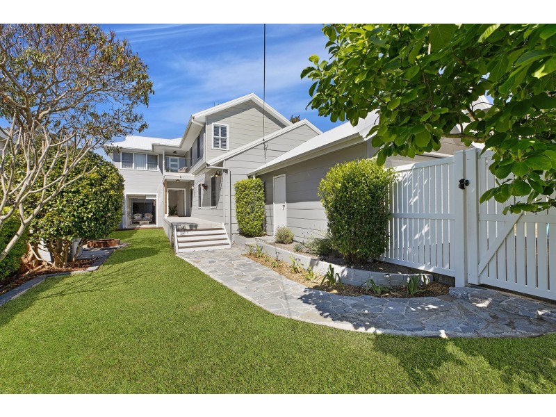 11 Gymea Crescent, Mannering Park NSW 2259