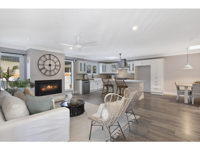 11 Gymea Crescent, Mannering Park NSW 2259