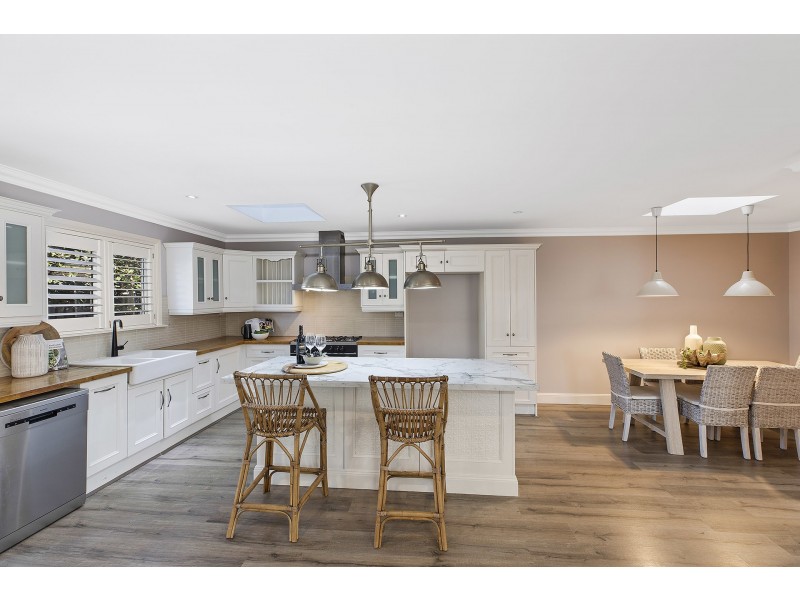 11 Gymea Crescent, Mannering Park NSW 2259