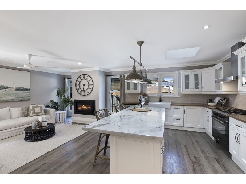 11 Gymea Crescent, Mannering Park NSW 2259