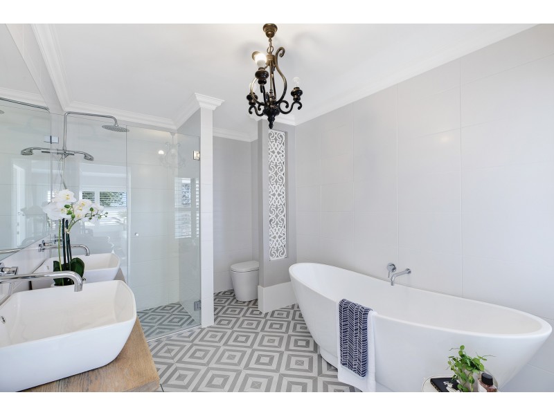 11 Gymea Crescent, Mannering Park NSW 2259