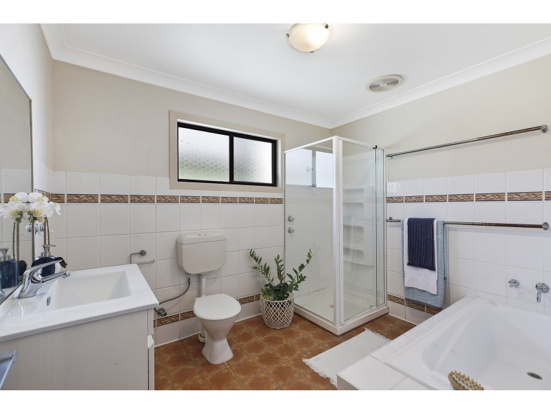 11 Gymea Crescent, Mannering Park NSW 2259