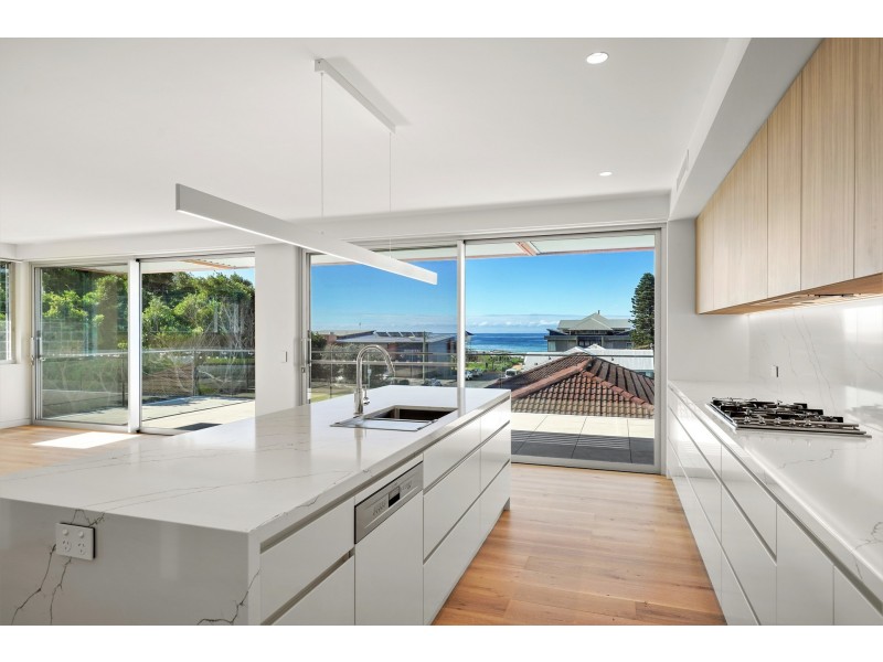 2/127 Ocean View Drive, Wamberal NSW 2260