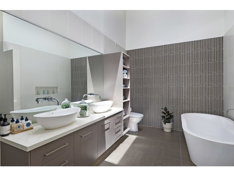 16 Bradleys Road, North Avoca NSW 2260