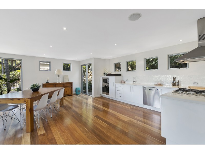 16 Bradleys Road, North Avoca NSW 2260