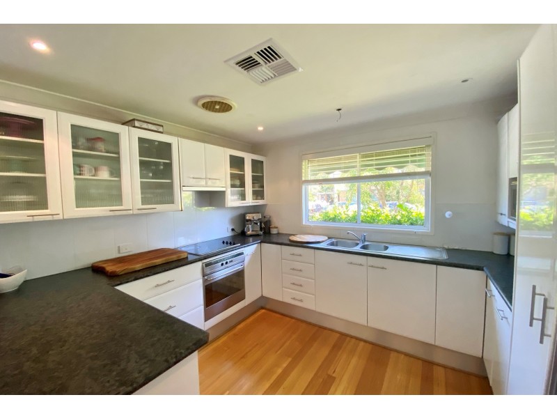 13 Nerissa Road, Erina NSW 2250