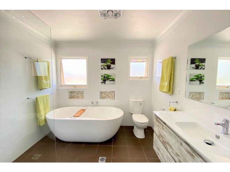 12 Cheryl Avenue, Terrigal NSW 2260