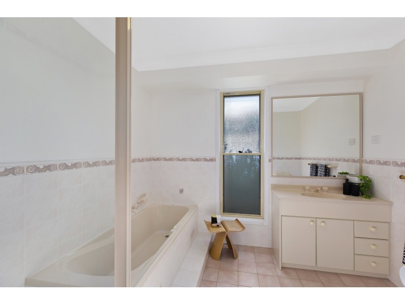5 Pineridge Close, Lisarow NSW 2250