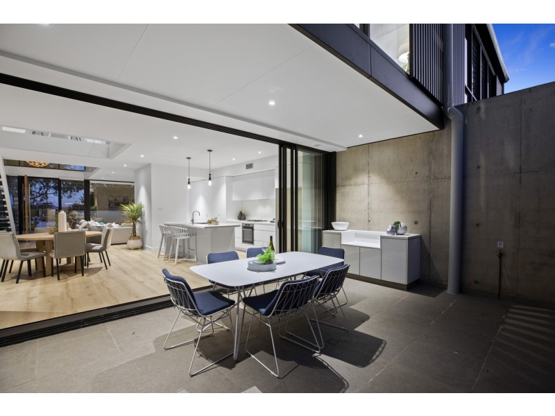 2/3 Ghersi Avenue, Wamberal NSW 2260