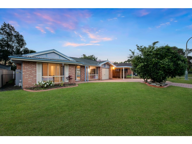 8 Albatross Close, Forresters Beach NSW 2260