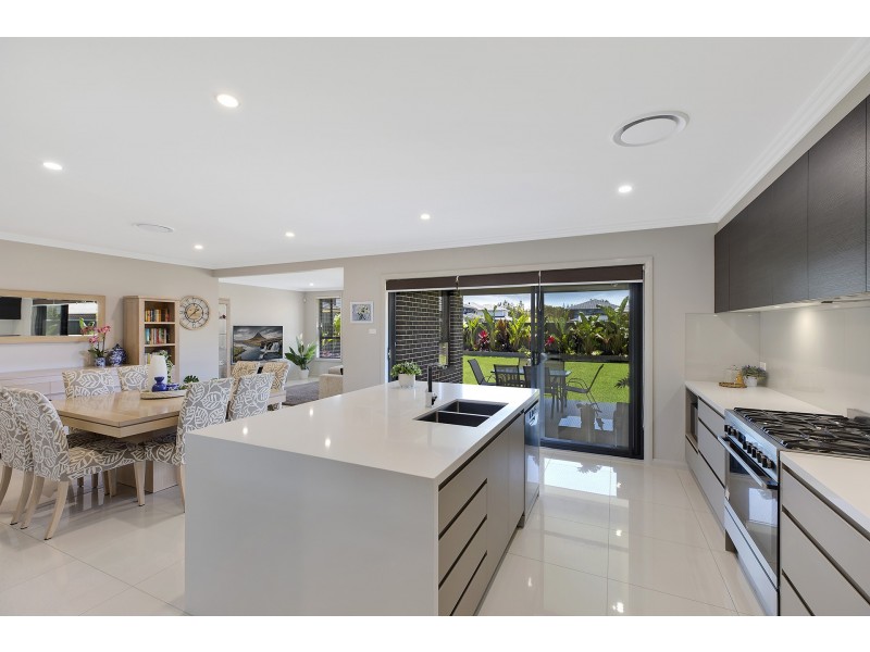 38 Mistview Circuit, Forresters Beach NSW 2260