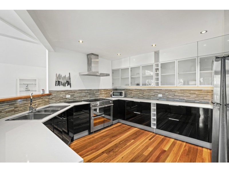 71 Lake Shore Drive, North Avoca NSW 2260