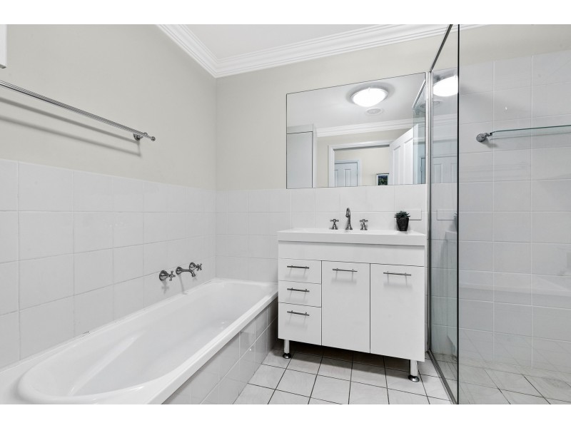 6/11 Jennie Cox Close, Erina NSW 2250