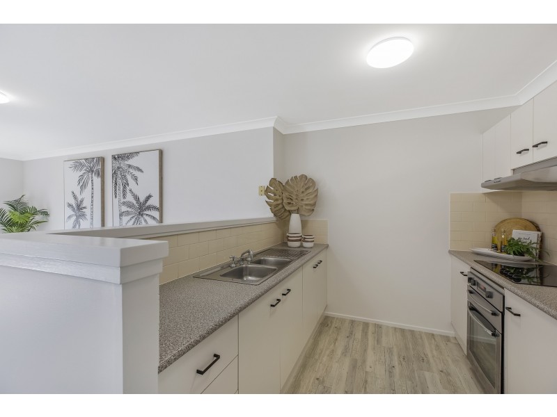 2/21 Sandpiper Place, Green Point NSW 2251