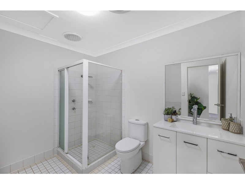 2/21 Sandpiper Place, Green Point NSW 2251
