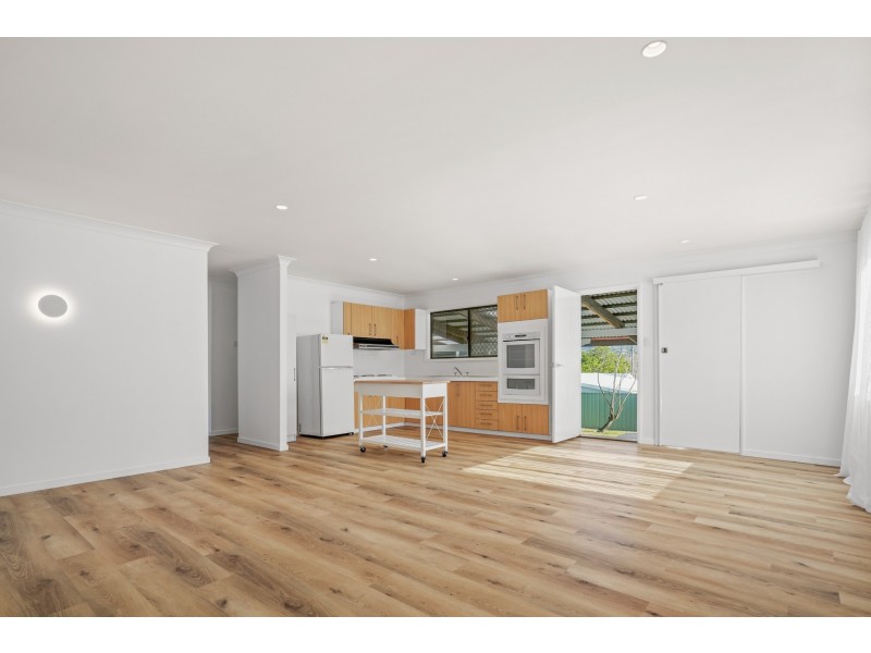82 Lowanna Avenue, Forresters Beach NSW 2260