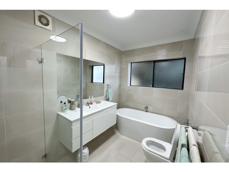 2/23 Auld Street, Terrigal NSW 2260