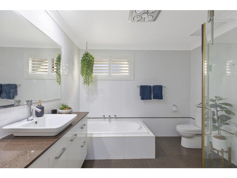 27 Windsor Road, Wamberal NSW 2260