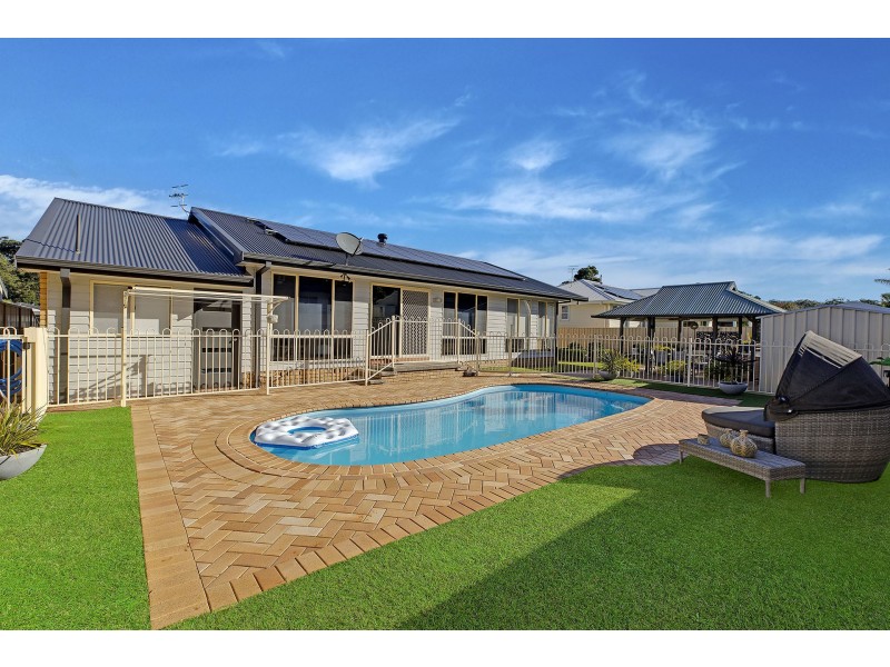 27 Windsor Road, Wamberal NSW 2260