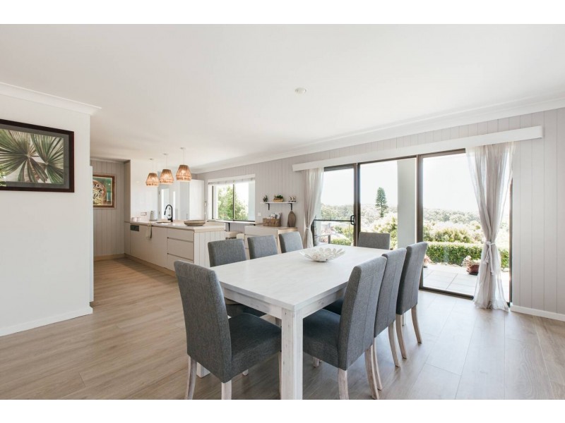 27 Braemar Drive, Wamberal NSW 2260