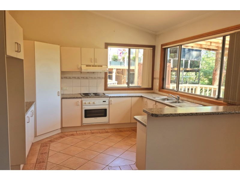 13 Francis Road, North Avoca NSW 2260