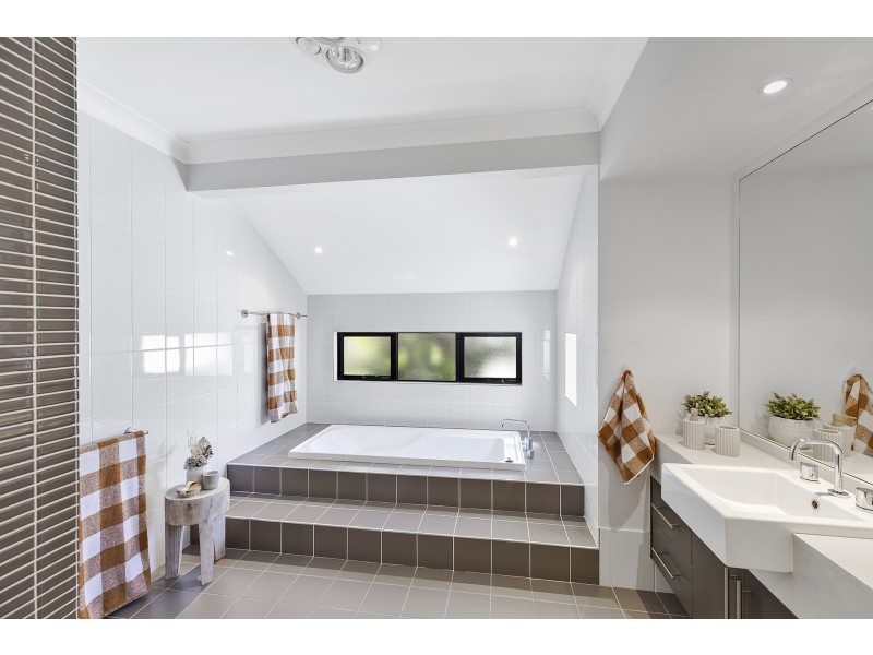 27 View Street, North Avoca NSW 2260