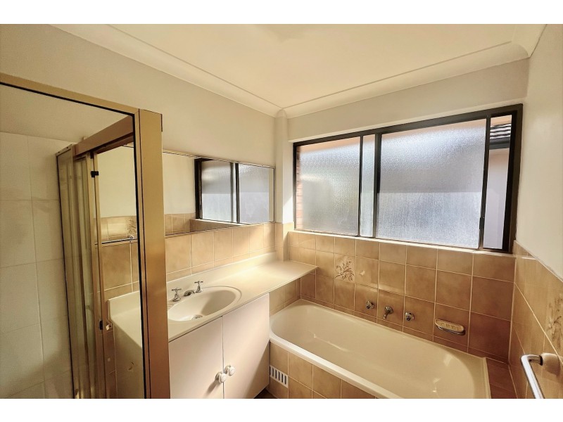2/2 Henley Avenue, Terrigal NSW 2260