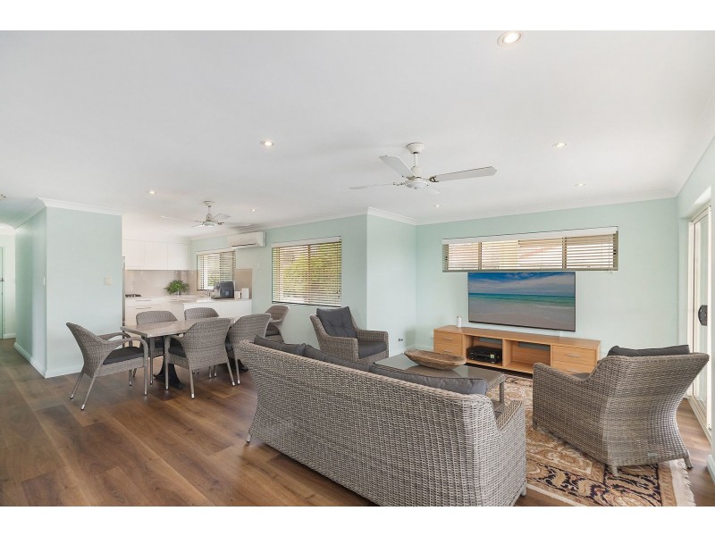 2/6 Smillie Avenue, Terrigal NSW 2260