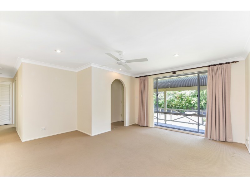 1/2 Cathy Crescent, Narara NSW 2250