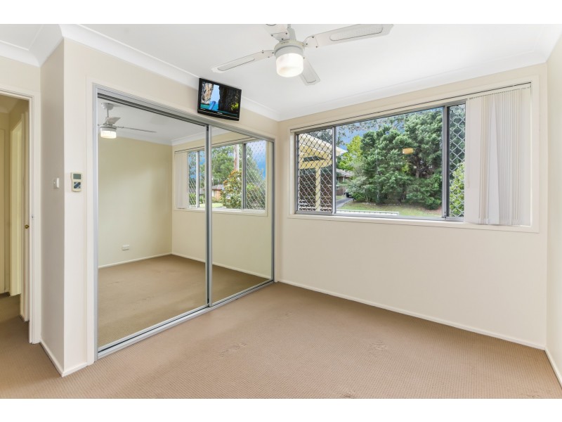 1/2 Cathy Crescent, Narara NSW 2250