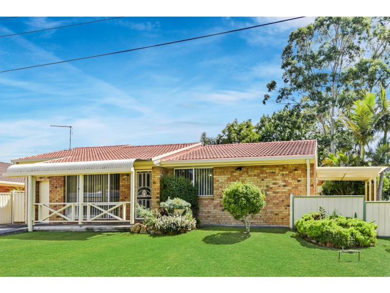 1/2 Cathy Crescent, Narara NSW 2250
