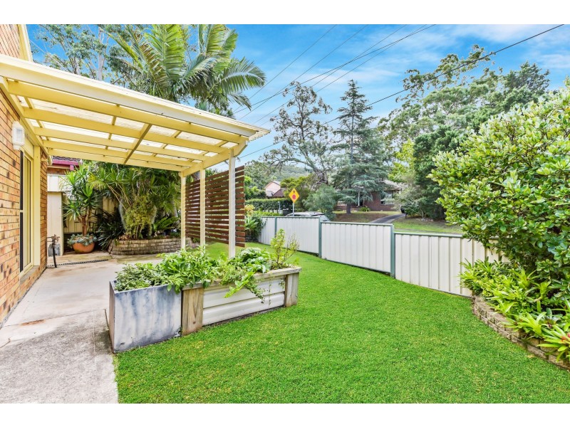 1/2 Cathy Crescent, Narara NSW 2250