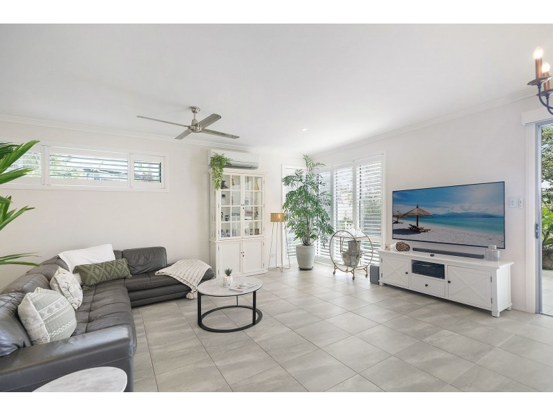 2/27 Auld Street, Terrigal NSW 2260