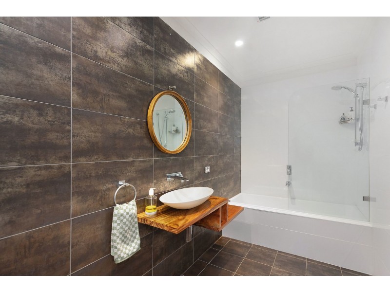 2/27 Auld Street, Terrigal NSW 2260