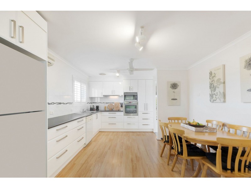 12 Greenslope Drive, Green Point NSW 2251