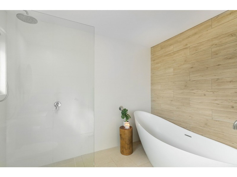 27 Raymond Terrace, Terrigal NSW 2260