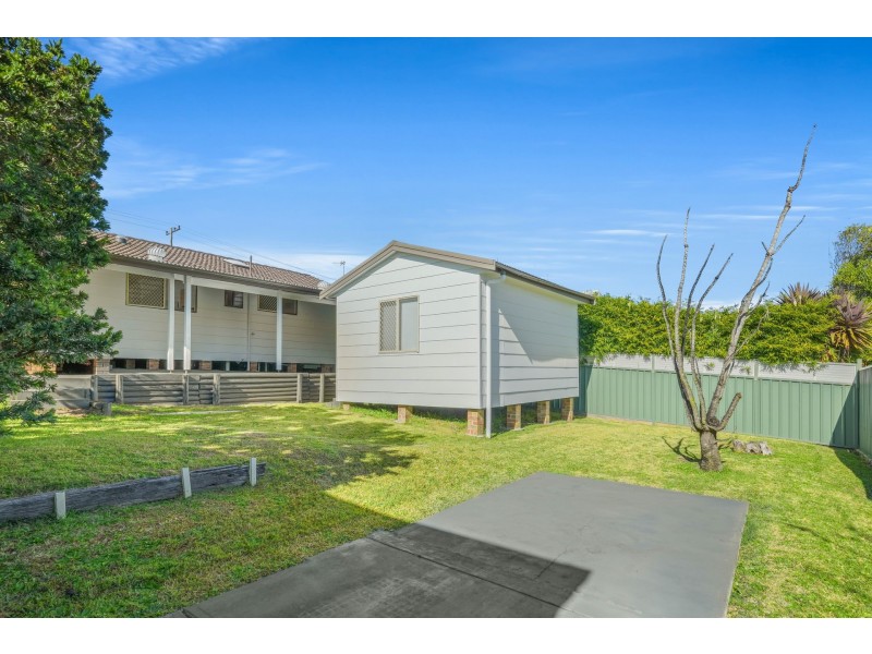 82 Lowanna Avenue, Forresters Beach NSW 2260