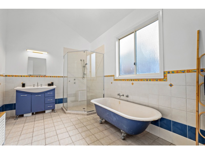 71 Lake Shore Drive, North Avoca NSW 2260