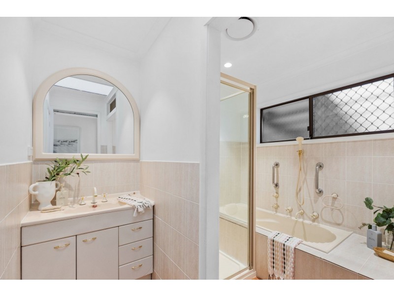 82 Lowanna Avenue, Forresters Beach NSW 2260
