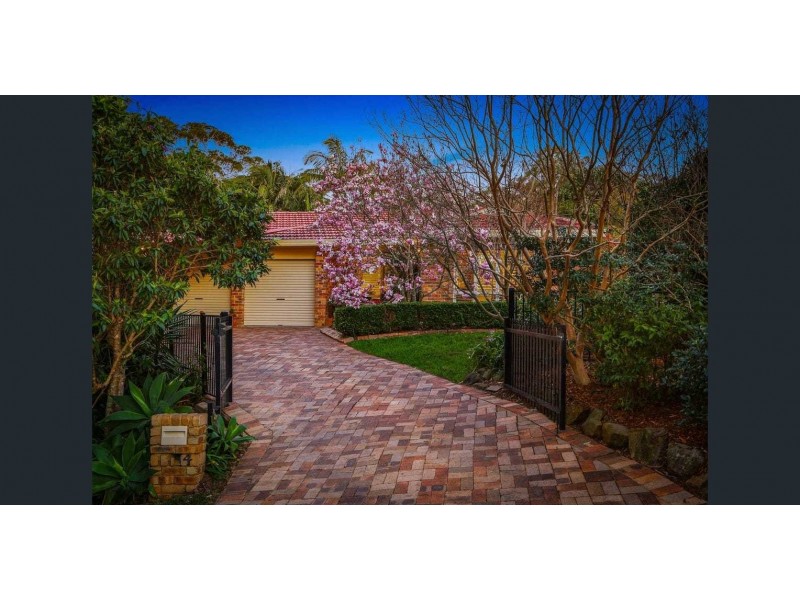 4 Newman Close, Green Point NSW 2251