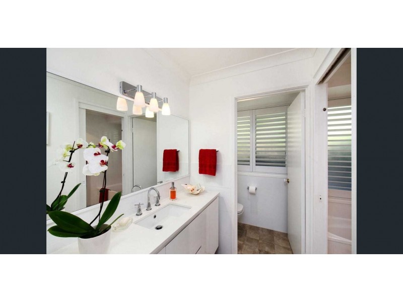 4 Newman Close, Green Point NSW 2251