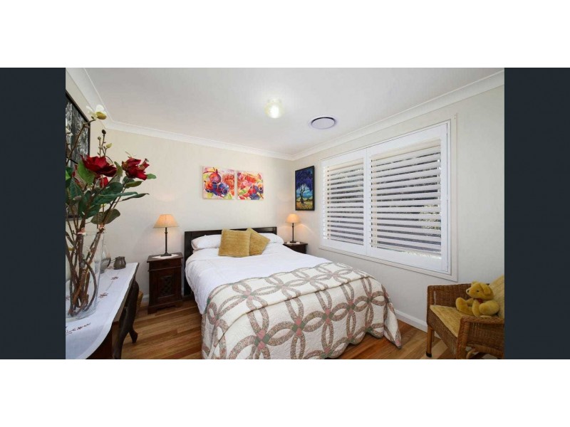 4 Newman Close, Green Point NSW 2251