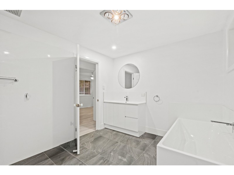 2/33 Charles Kay Drive, Terrigal NSW 2260