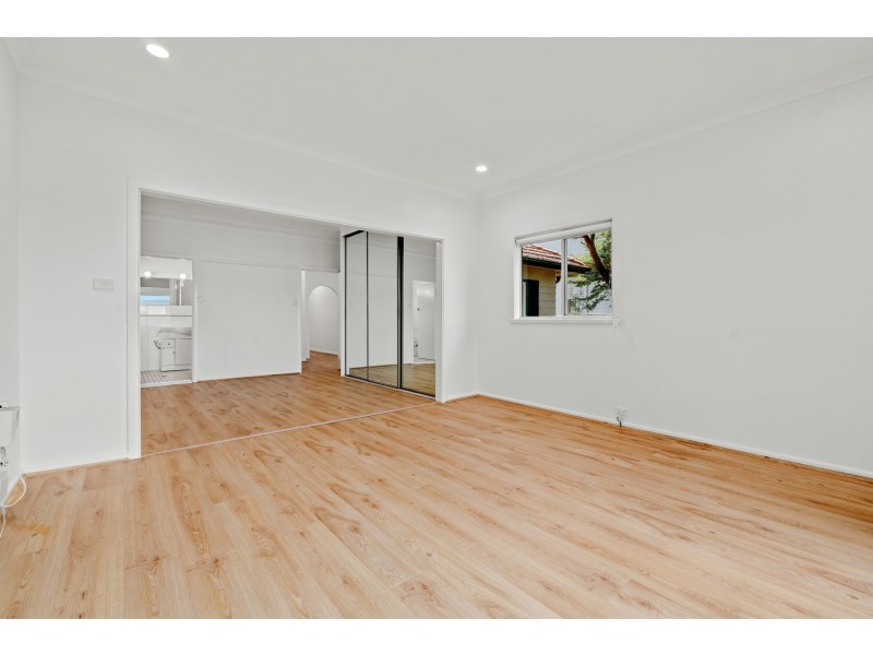 56 Albany Street, Point Frederick NSW 2250