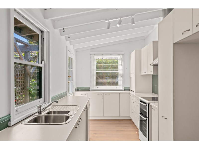 56 Albany Street, Point Frederick NSW 2250