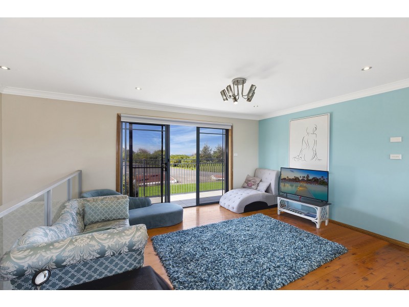 1 Yumbool Close, Forresters Beach NSW 2260