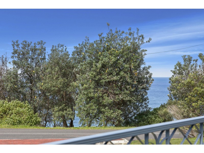 1 Yumbool Close, Forresters Beach NSW 2260