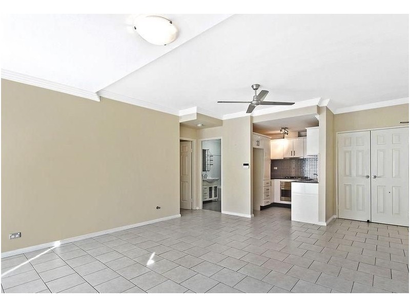8/187-189 Albany Street, Point Frederick NSW 2250