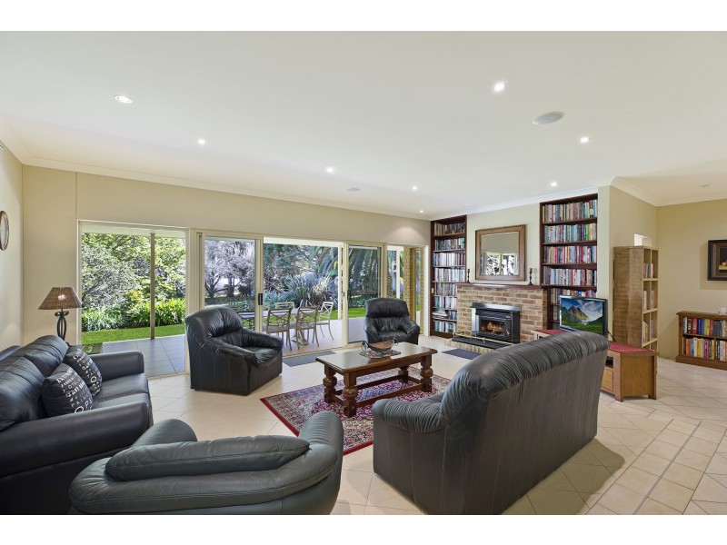 243 Oak Road, Matcham NSW 2250